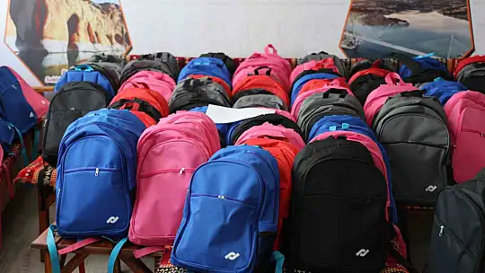 Elazığ'da bin öğrenciye kırtasiye yardımı yapıldı