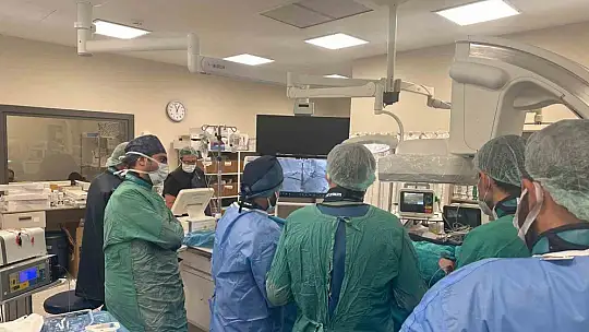 Fethi Sekin Şehir Hastanesi'nde bir ilk daha