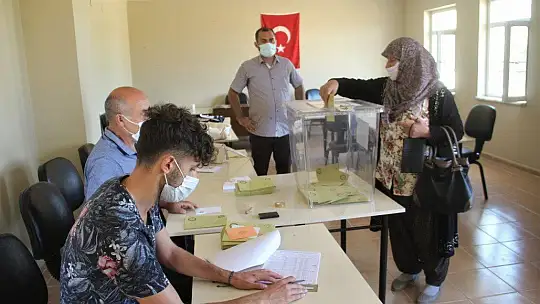 Elazığ'da bir köy mahalle olmak için referanduma gitti
