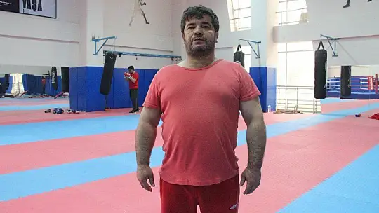 Elazığ'da boksörler oruçlarını tutup, antrenmanlarını aksatmıyor