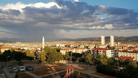 Elazığ'da bulutların muhteşem görsel şöleni
