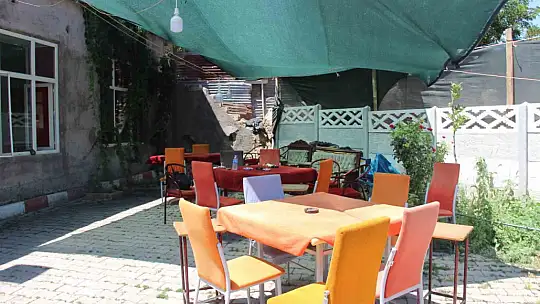 Elazığ'da bunaltıcı sıcaklarla birlikte kıraathaneler boş kaldı