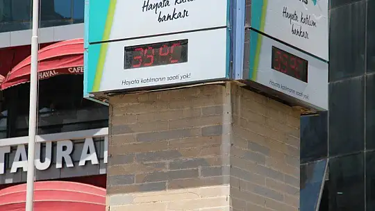 Elazığ'da bunaltıcı sıcaklık, termometreler 39'u gösterdi
