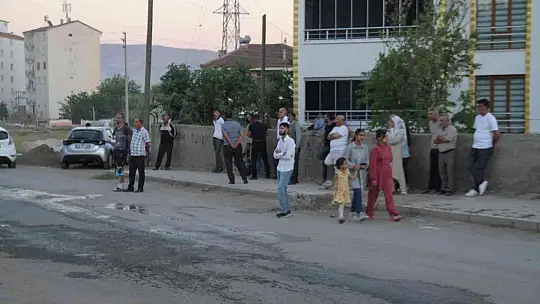 Elazığ'da çatı yangını 1 saatlik çalışmayla söndürüldü
