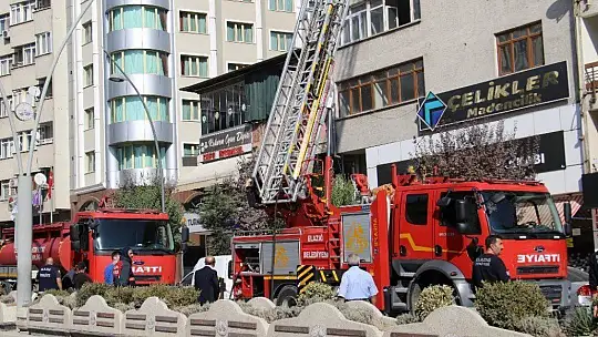 Elazığ'da çatı yangını