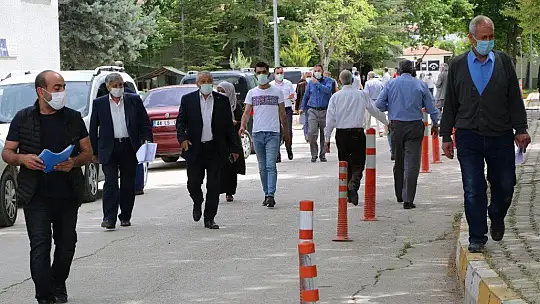 Elazığ'da çiftçilerin ÇKS kuyruğu