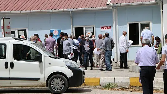 Elazığ'da çiftçilerin ÇKS kuyruğu