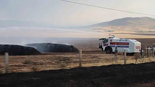 Elazığ'da çıkan yangında 400 ton saman kül oldu