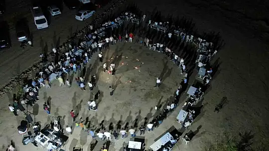 Elazığ'da çılgın davulcudan ateşli şov, günde 4 düğüne gidiyor