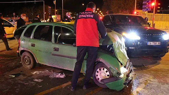 Elazığ'da cip ile otomobil çarpıştı: 2 ağır yaralı