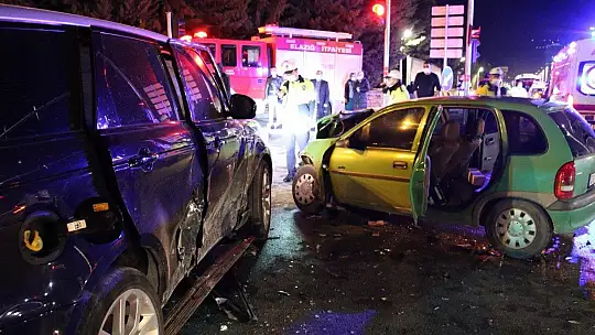 Elazığ'da cip ile otomobil çarpıştı: 2 ağır yaralı