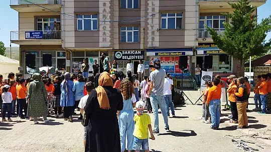 Elazığ'da çocuklar düzenlenen şenlikte doyasıya eğlendi
