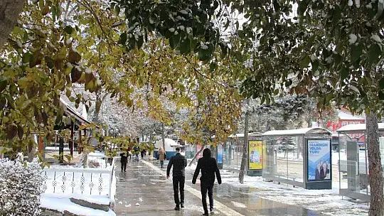 Elazığ'da çocukların kar sevinci