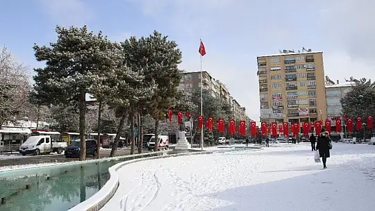 Elazığ'da çocukların kar sevinci