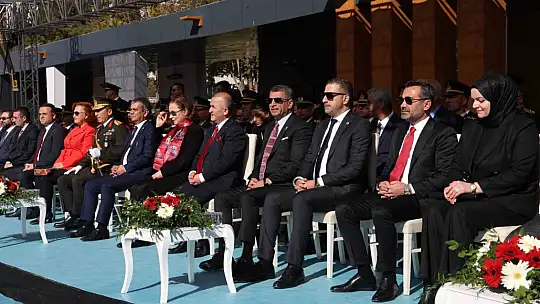 Elazığ'da Cumhuriyet'in 101. yılı coşkuyla kutlandı