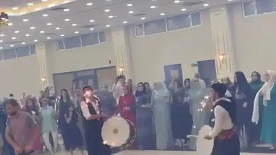 Elazığ'da davulcuların meşaleli şovu