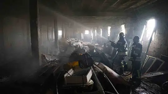 Elazığ'da depo yangını