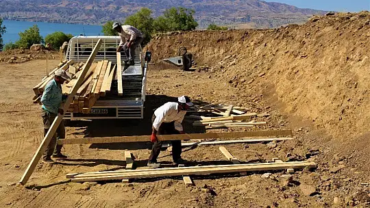 Elazığ'da deprem nedeniyle 18 köyde konut yapımına başlandı