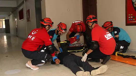 Elazığ'da deprem ve yangın tatbikatları devam ediyor