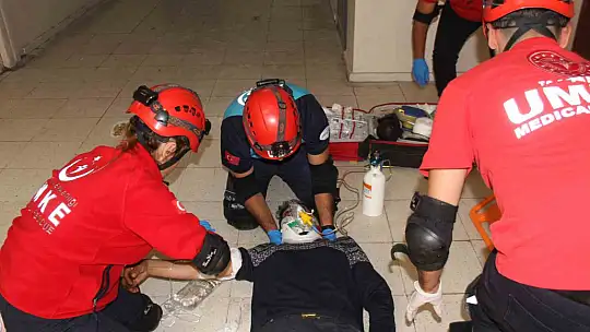 Elazığ'da deprem ve yangın tatbikatları devam ediyor