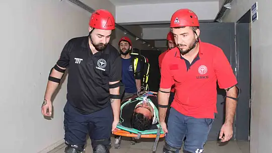 Elazığ'da deprem ve yangın tatbikatları devam ediyor