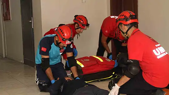 Elazığ'da deprem ve yangın tatbikatları devam ediyor
