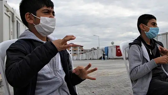 Elazığ'da depremzede çocuklardan, İzmirli akranlarına 'sessiz' destek