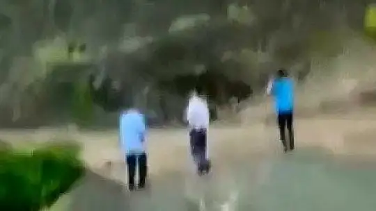 Elazığ'da taşan dere köy yolunu çökertti