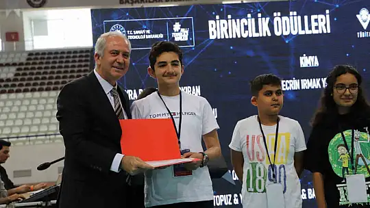 Elazığ'da dereceye giren öğrencilere ödülleri verildi
