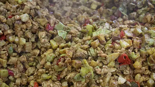 Elazığ'da dev kazanlar, iftar sofraları için kaynıyor