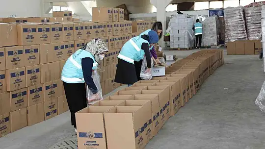 Elazığ'da dev kazanlar iftar yemekleri için kaynıyor