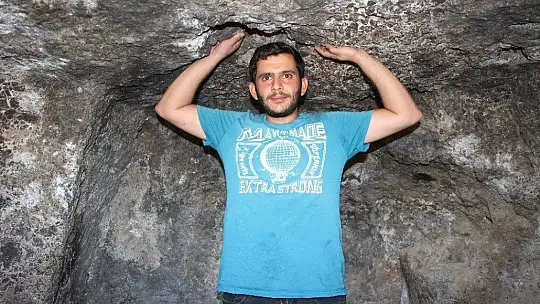 Elazığ'da dikkat çeken 'Delikli Kaya'