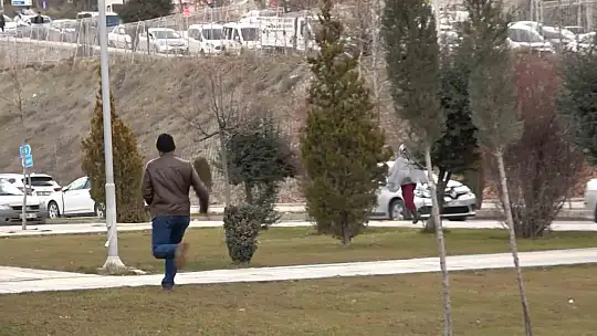 Zabıta ekiplerini gören dilenciler maraton koşucusunu aratmadı