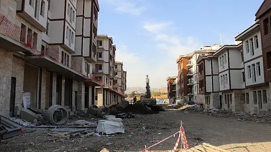 Elazığ'da dönüşüm sürüyor, binlerce konut hızla yükseliyor
