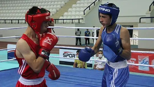 Elazığ'da düzenlenen Ahmet Uygur Türkiye Ferdi Boks Şampiyonası'na Trabzon damgası