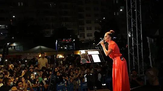 Elazığ'da Ebru Yaşar rüzgarı esti