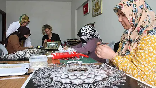 Elazığ'da el sanatları kursu kadınlara hem terapi hem de gelir kaynağı oldu