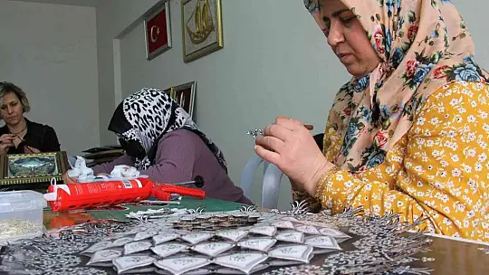 Elazığ'da el sanatları kursu kadınlara hem terapi hem de gelir kaynağı oldu