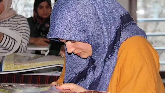 Elazığ'da el sanatları kursu kadınlara hem terapi hem de gelir kaynağı oldu