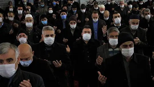 Elazığ'da eller semaya açıldı, 'yağmur' duası edildi