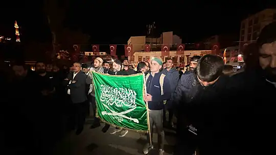Elazığ'da eller semaya Filistin için açıldı