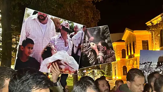 Elazığ'da eller semaya Filistin için açıldı
