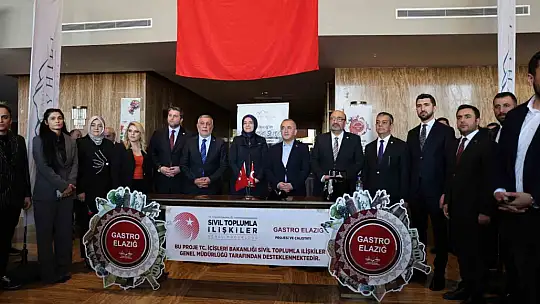 Elazığ'da engelli çocuklar pasta süsledi