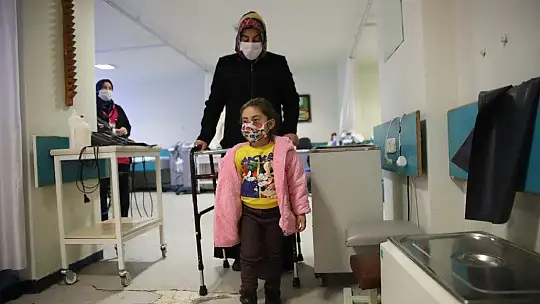 Depremin İzleriyle Yaşıyorlar