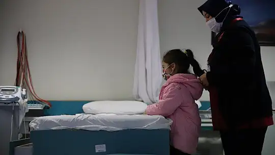 Depremin İzleriyle Yaşıyorlar
