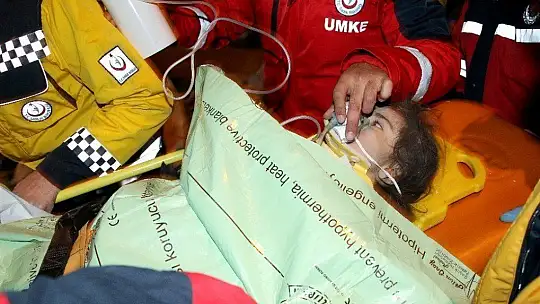 Depremin İzleriyle Yaşıyorlar