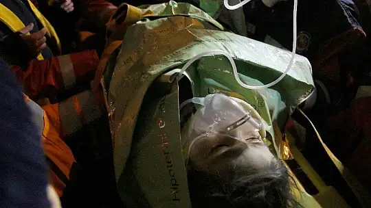 Depremin İzleriyle Yaşıyorlar