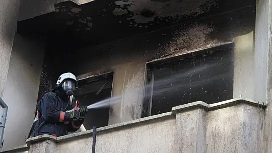 Elazığ'da ev yangını: 3 kişi dumandan etkilendi