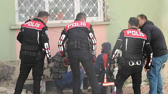 Elazığ'da ev yangını: 6 kişi itfaiye tarafından kurtarıldı