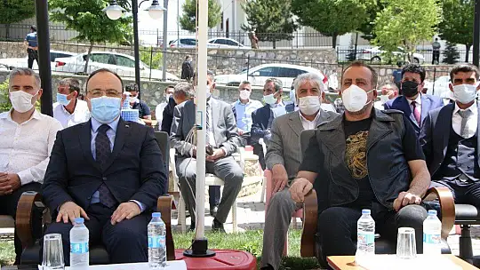 Elazığ'da evleri yanan aileler, yeni evlerine kavuştu